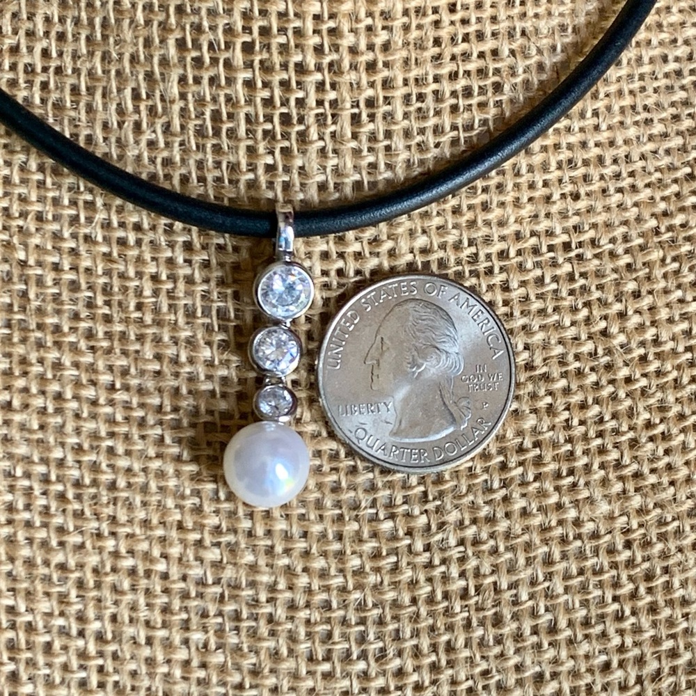🗝️ Genuine Cubic Zirconia with Faux Pearl Pendant on a Faux Black Leather Rope - Picture 4 of 8